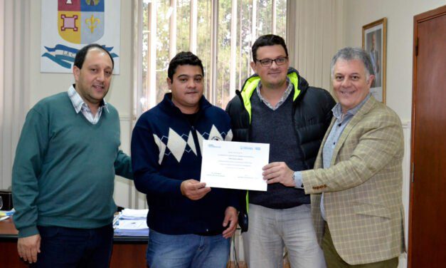 Entregaron aportes para Aeroclub La Carlota