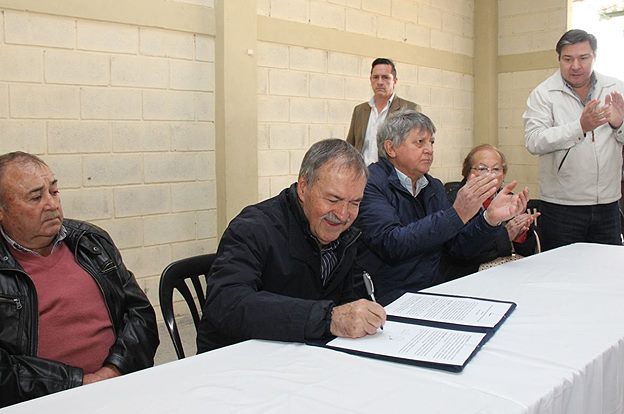 Schiaretti firmó convenio por obras de infraestructura eléctrica en Lutti