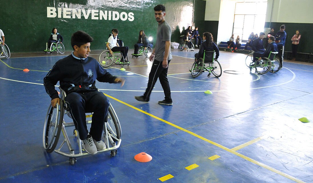 El básquet adaptado reunió a la UNRC con el Colegio La Merced