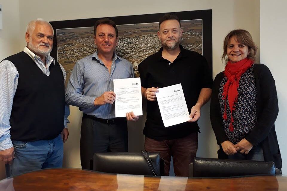 Firma de convenio entre el municipio y la Universidad Siglo XXI
