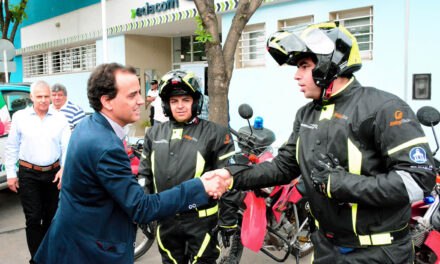 Presentaron nuevos uniformes de seguridad para los agentes de tránsito