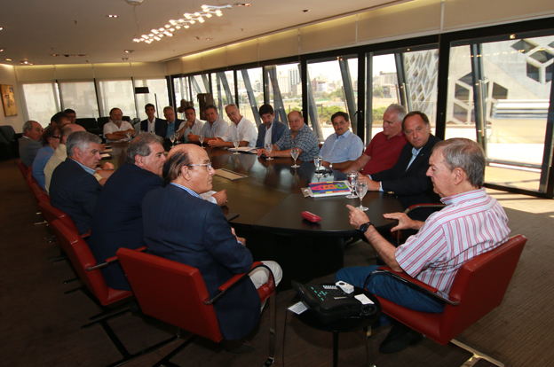 Schiaretti recibió a la Mesa de Enlace