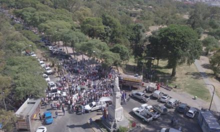 Las Cooperativas Eléctricas se hicieron sentir en Córdoba con un masivo camionetazo