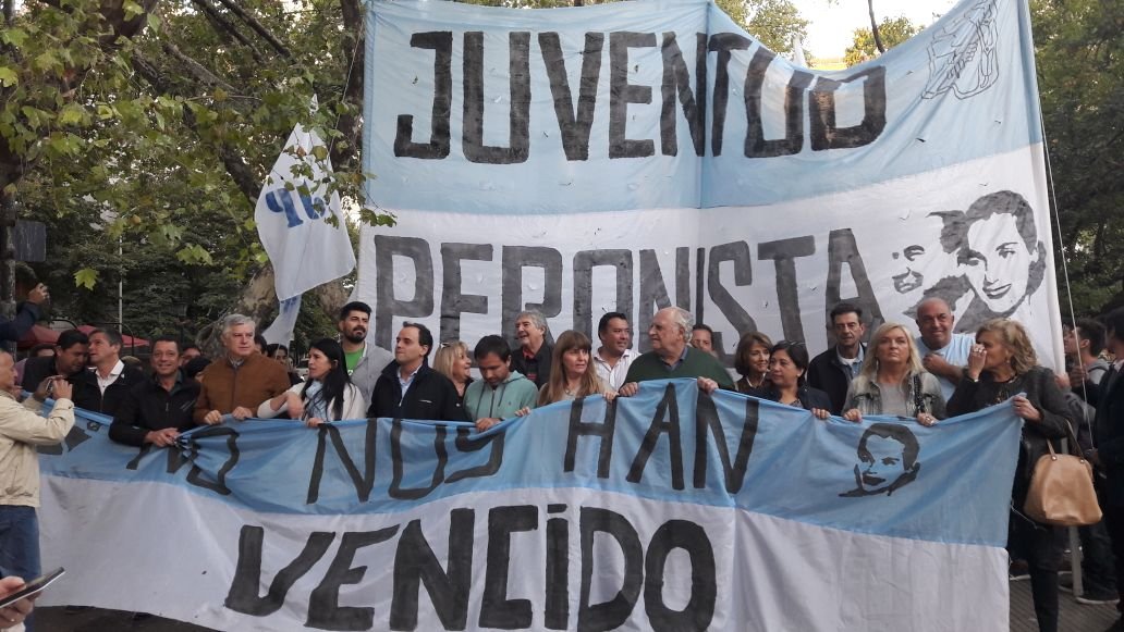 Multitudinaria marcha en un nuevo aniversario del golpe de estado de 1976