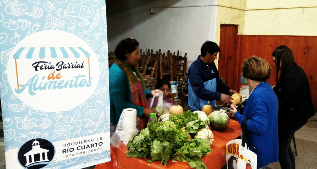 Cientos de vecinos visitaron la Feria Barrial de Alimentos