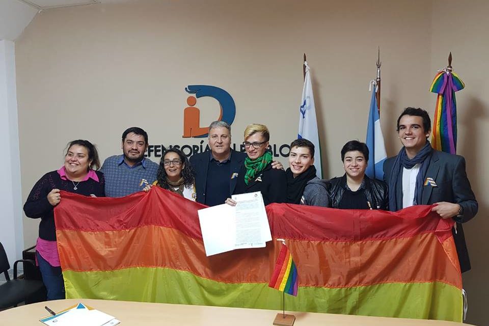 La Defensoría del Pueblo firmó un convenio con la Mesa de la Diversidad