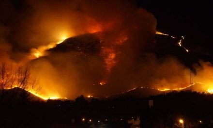 Incendios: sólo queda activo un complicado foco en La Falda