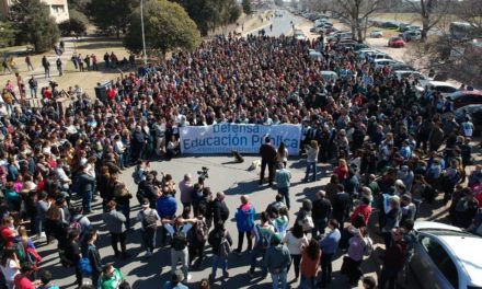 Abrazo simbólico a la Universidad Nacional de Río Cuarto