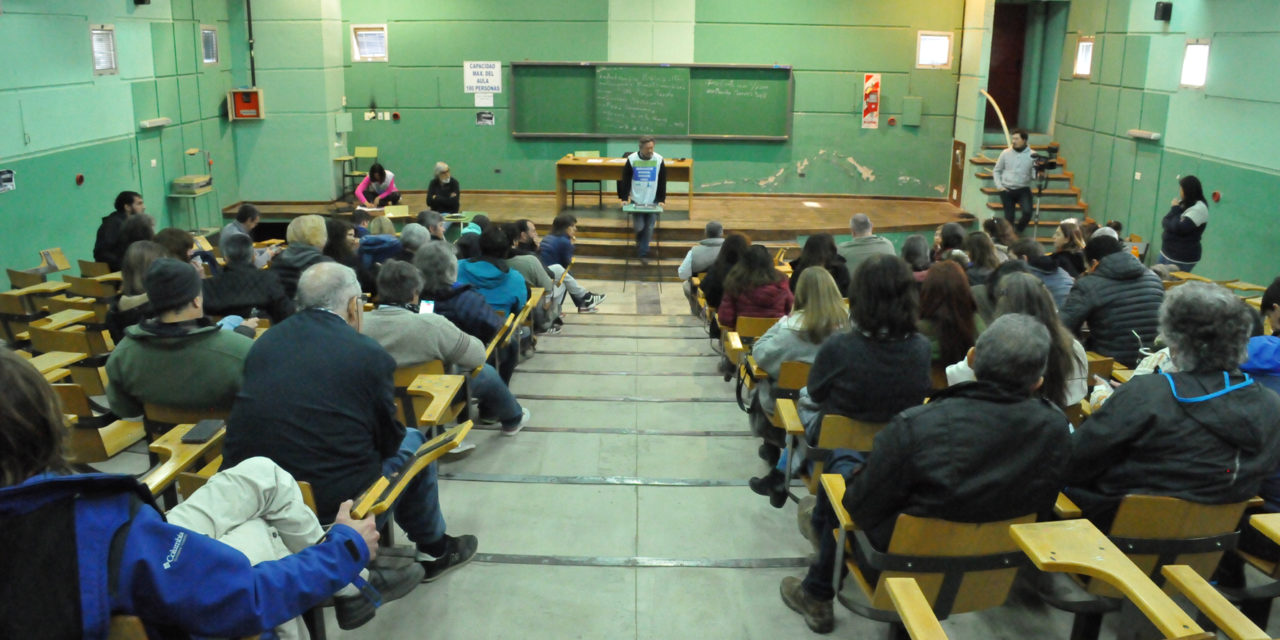 La asamblea de docentes de la UNRC decidió continuar con el paro