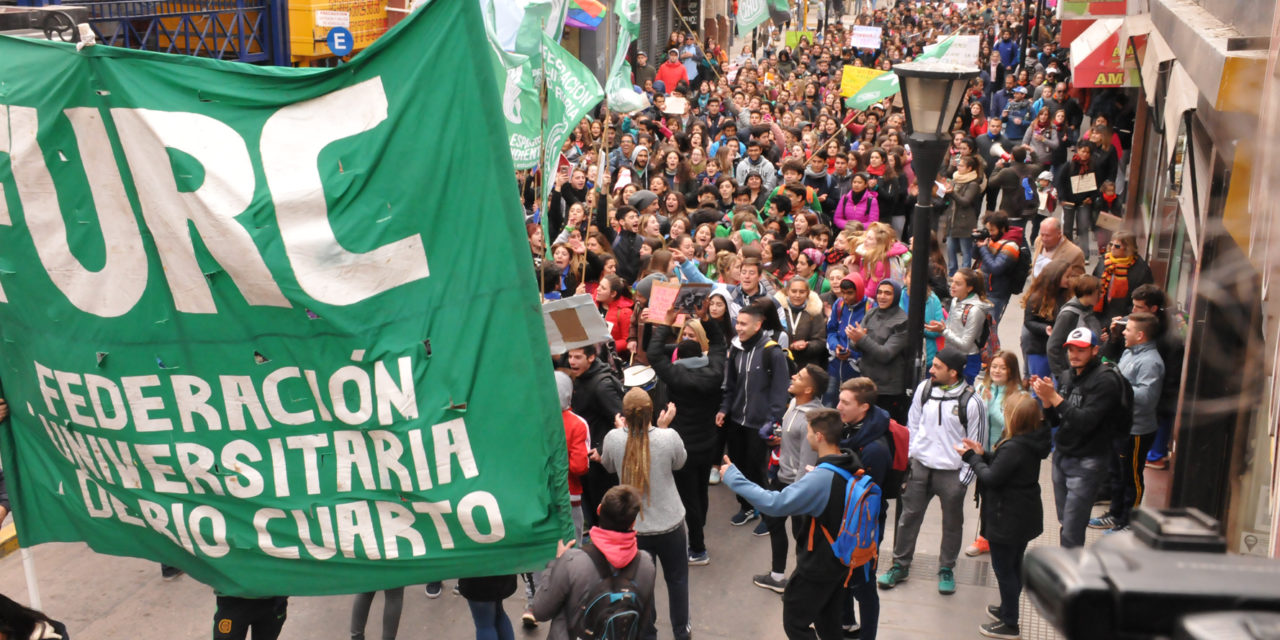 Histórica marcha por las calles de Río Cuarto en defensa de la educación pública