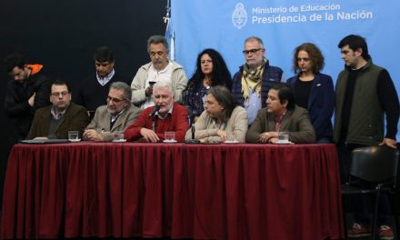 El Gobierno ofreció el 15% a docentes universitarios y continúa el paro