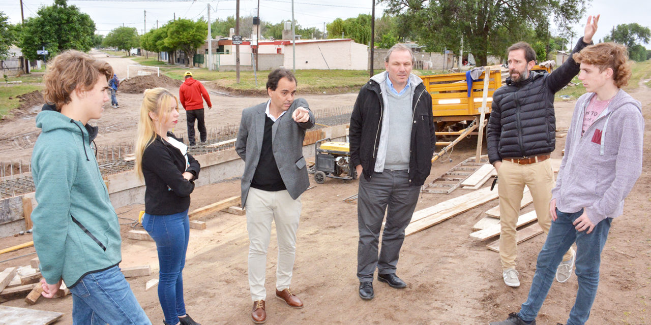 Av. Colombres: Llamosas recorrió la obra, junto a la intendenta del gabinete estudiantil