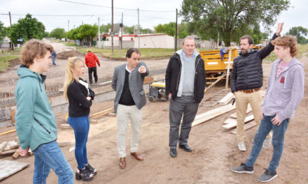 Av. Colombres: Llamosas recorrió la obra, junto a la intendenta del gabinete estudiantil