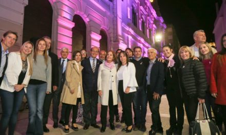 La Legislatura de Córdoba se iluminó de Color Rosa