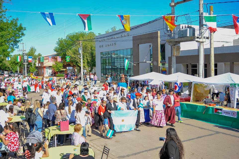 Arias vivió su primera edición de la Fiesta de las Colectividades