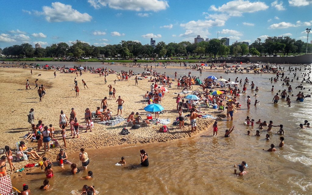 Derecho al verano: domingos en familia en el río Cuarto