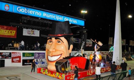 Arias corazón de Carnaval