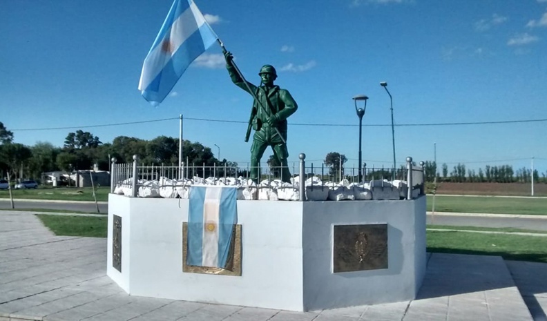 Monte de los Gauchos: se inauguró el monumento al Héroe de Malvinas Roberto Rojas