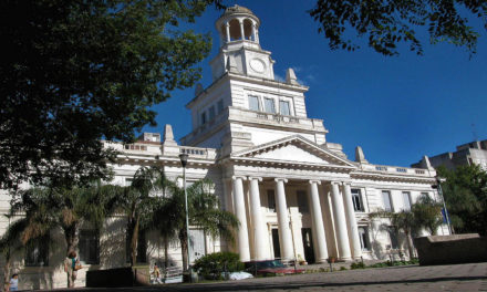 Río Cuarto: tareas fachada del Palacio Municipal