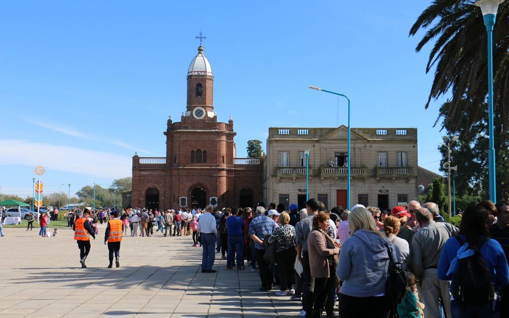 Una multitud de fieles celebró al Cristo de la Buena Muerte en Reducción