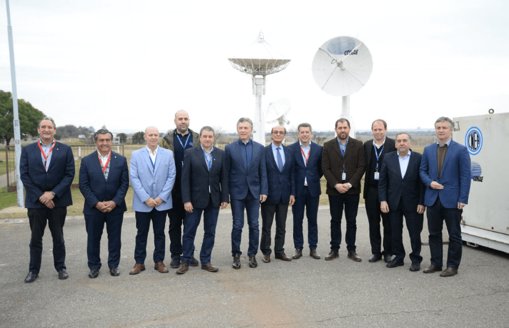 González acompañó a Macri en su visita a la estación terrestre de la CONAE