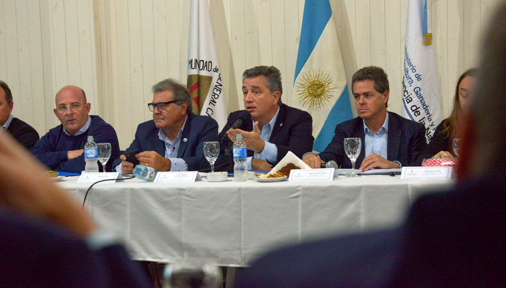 General Cabrera: Etchevehere encabezó la primera Mesa Nacional de Competitividad del Maní