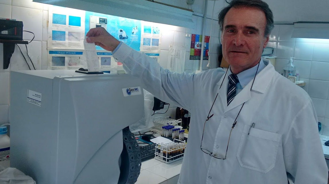 La Universidad adquirió un moderno autoanalizador bioquímico para la atención gratuita de la población estudiantil