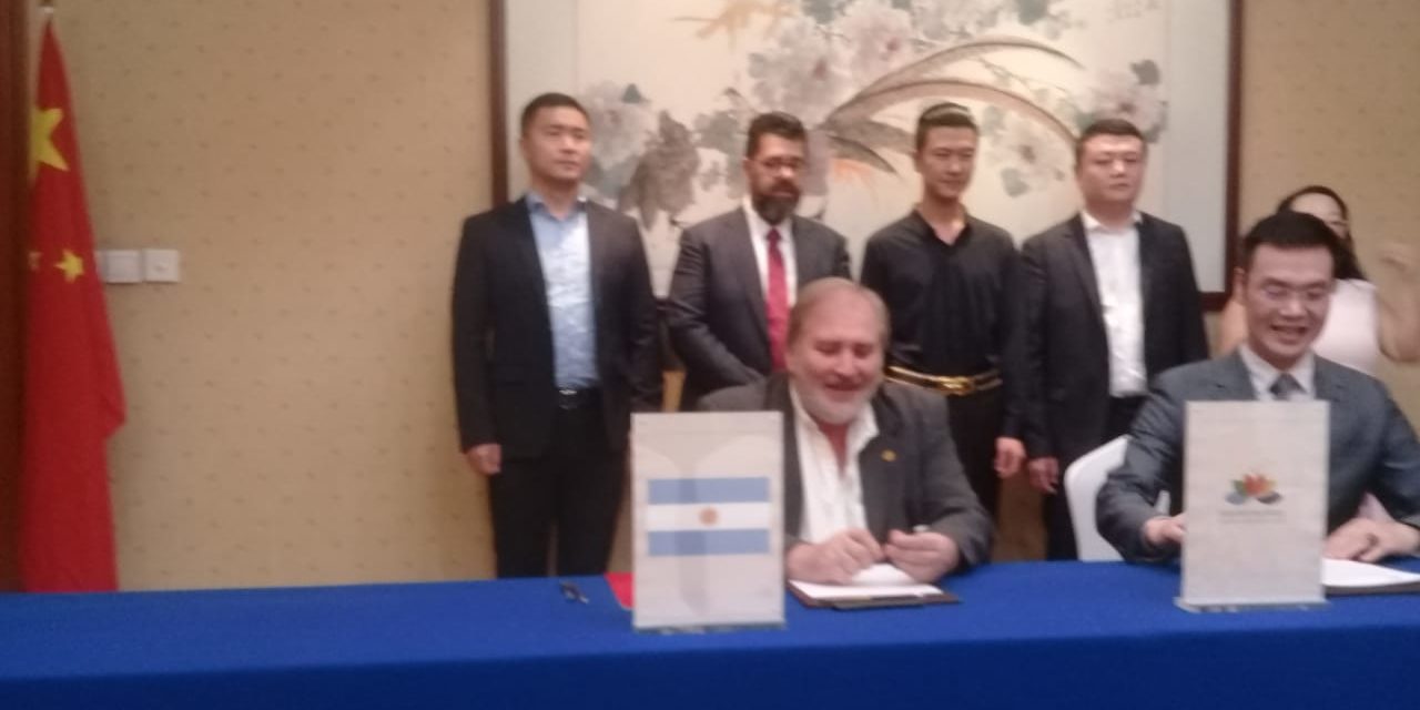 Benedetto firmó el convenio para el financiamiento del Polo Cárnico Río Cuarto