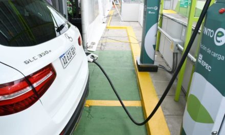 EPEC inauguró su primer punto de recarga para vehículos eléctricos
