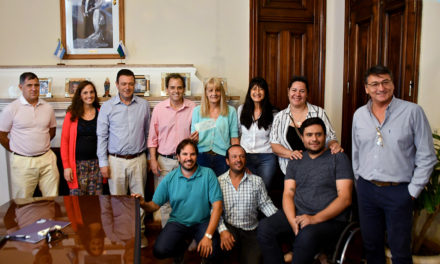 Llamosas entregó aportes a la vecinal Castelli para la obra de cloacas