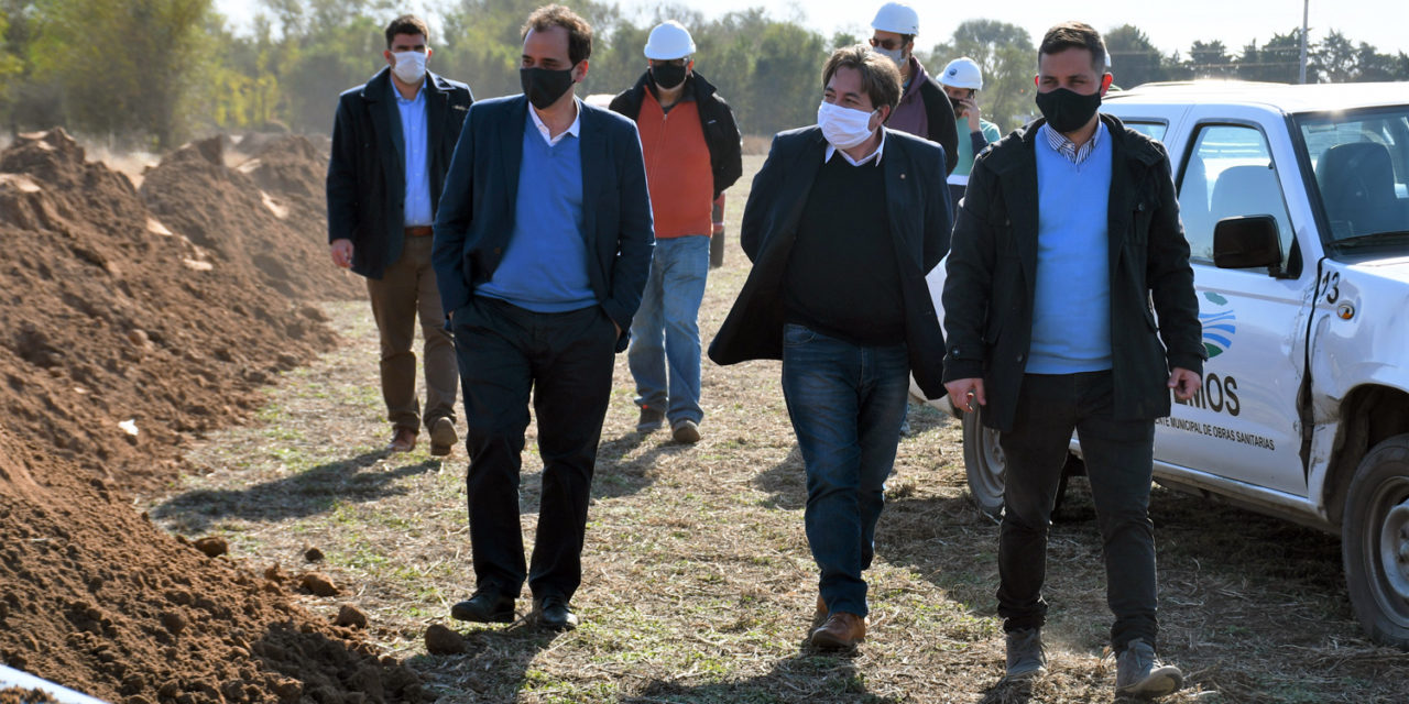 Llamosas recorrió la obra de agua potable en el barrio Aero Village