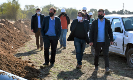 Llamosas recorrió la obra de agua potable en el barrio Aero Village