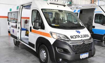 La Provincia ya entregó seis ambulancias de alta complejidad en el interior