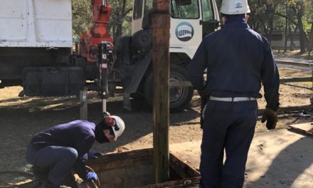 EMOS reemplazó una bomba de un pozo de producción de agua