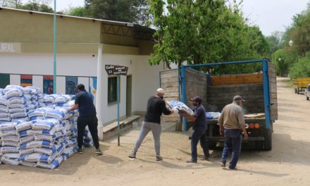 Incendios: entregaron 1.100 bolsas de balanceado en Las Albahacas