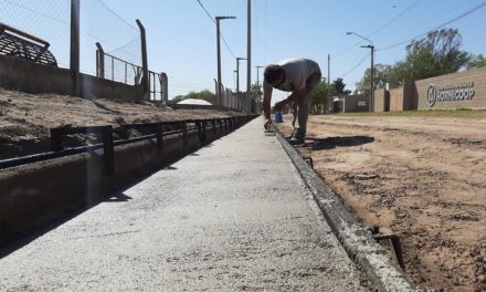 Alcira Gigena: continúa la obra de cordón cuneta