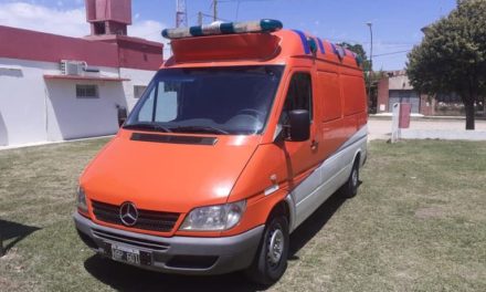 Charras: el municipio adquirió una ambulancia