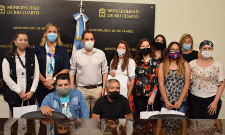Río Cuarto: Fueron reconocidos los empleados municipales que terminaron sus estudios