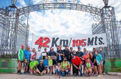 Adelia María reconoció a sus maratonistas