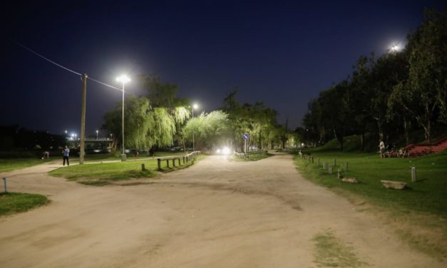 Obras de iluminación, refacciones y colocación de nuevo mobiliario en las costas del Río