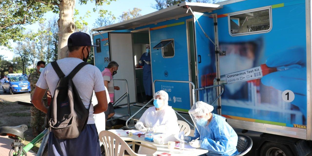 Córdoba informó seis muertes y 827 contagios de coronavirus en 24 horas