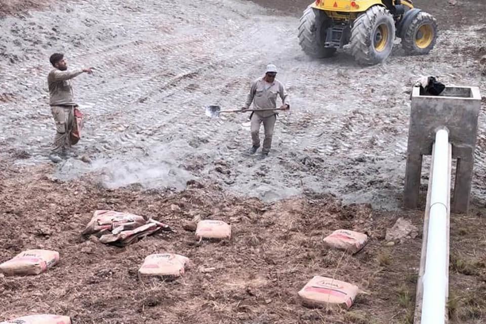 La Cruz: realizaron obras de reparación en la red domiciliaria de agua en la calle Sarmiento