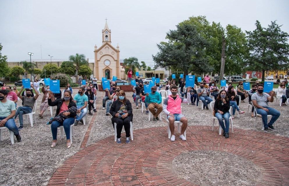 Pascanas: La Provincia entregó 30 terrenos con infraestructura