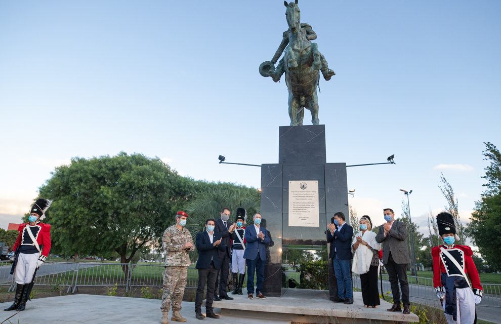 Villa María: Schiaretti inauguró la escultura a Bustos y anunció obras para la Ciudad