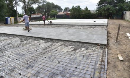 Villa María: Avanza la construcción del nuevo playón polideportivo en barrio Las Acacias