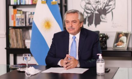 El Presidente anunció una ayuda de 15 mil pesos a beneficiarios de asignaciones