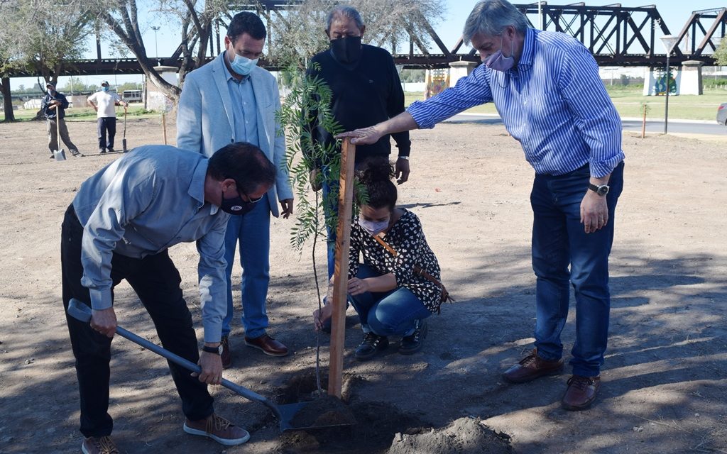 Se concretó el Primer Bosque de Poesía en Río Cuarto