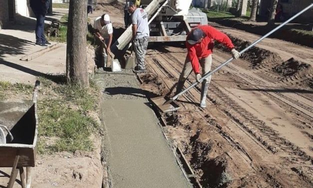 Alcira Gigena: Continúan las obras de cordón cuneta en Barrio Bella Vista