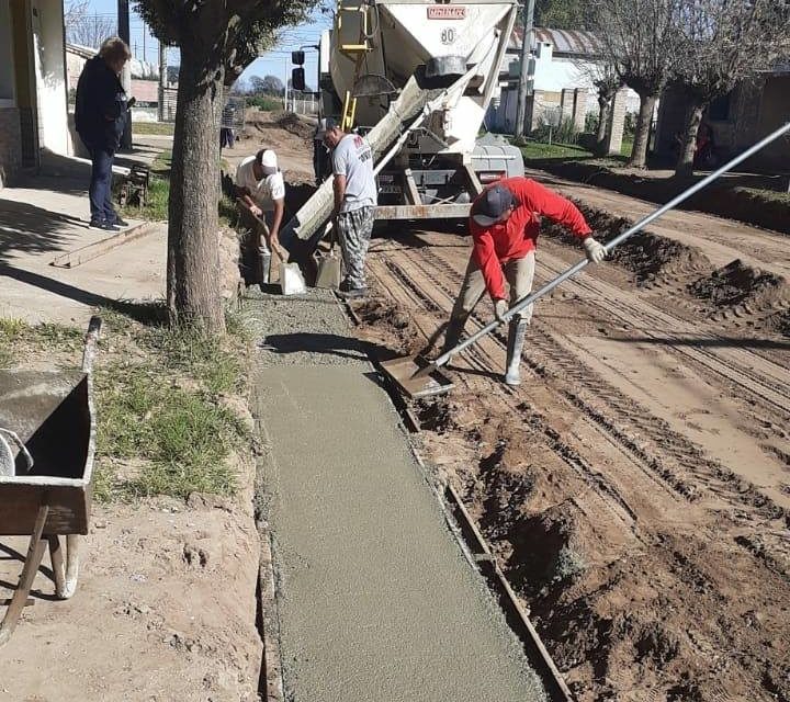 Alcira Gigena: Continúan las obras de cordón cuneta en Barrio Bella Vista