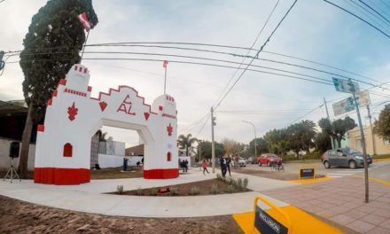 Canals: Se inauguró la Plazoleta del Arco de Libertad